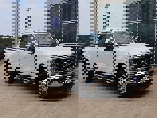 Certified 2023 Ford F350 Lariat w/ FX4 Off-Road Package image 7