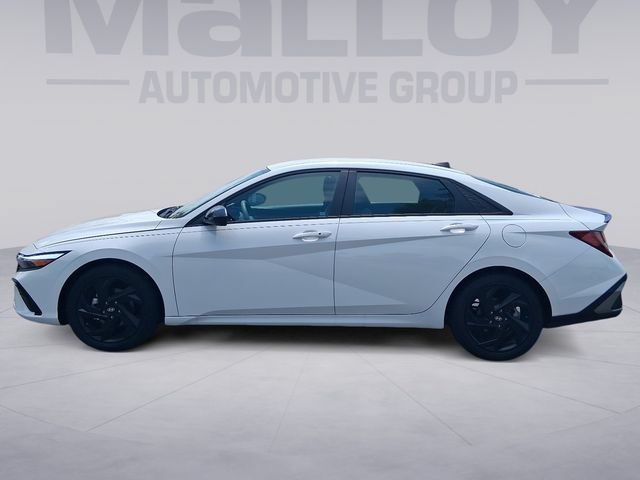 Used 2026 Hyundai Elantra Sport FWD image 2