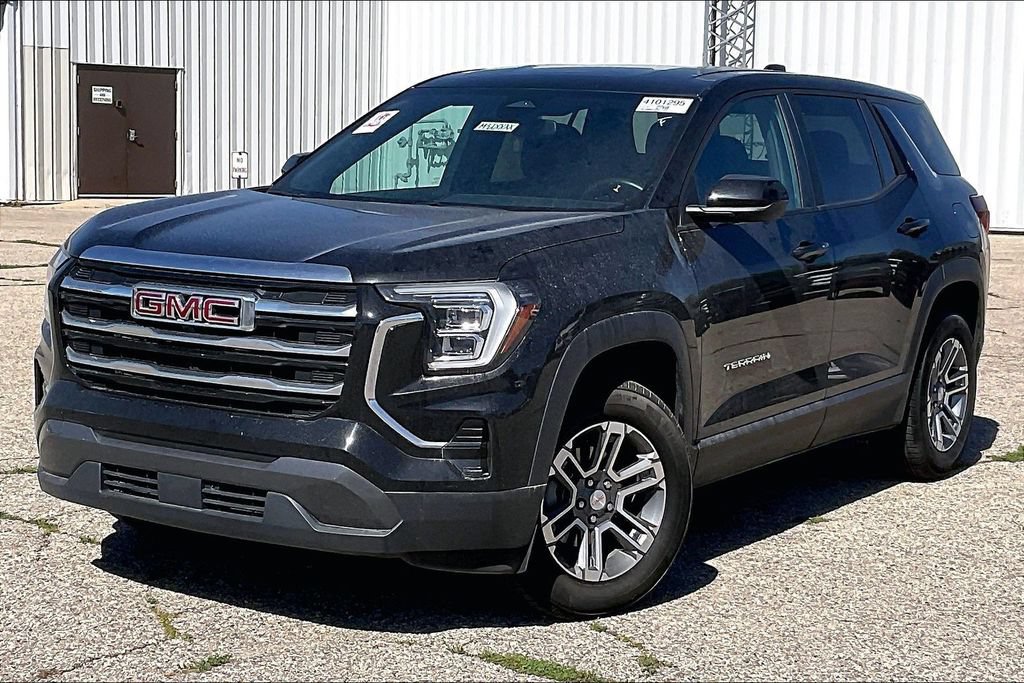 Used 2025 GMC Terrain Elevation AWD/4WD image 2
