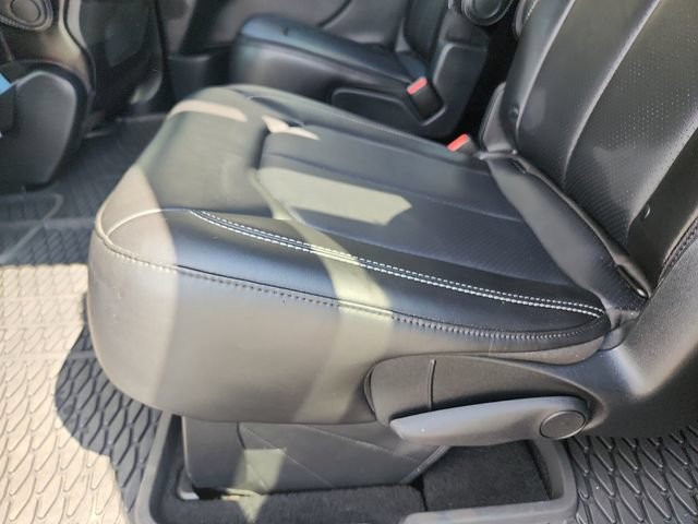 Used 2025 Chrysler Voyager LX FWD image 25
