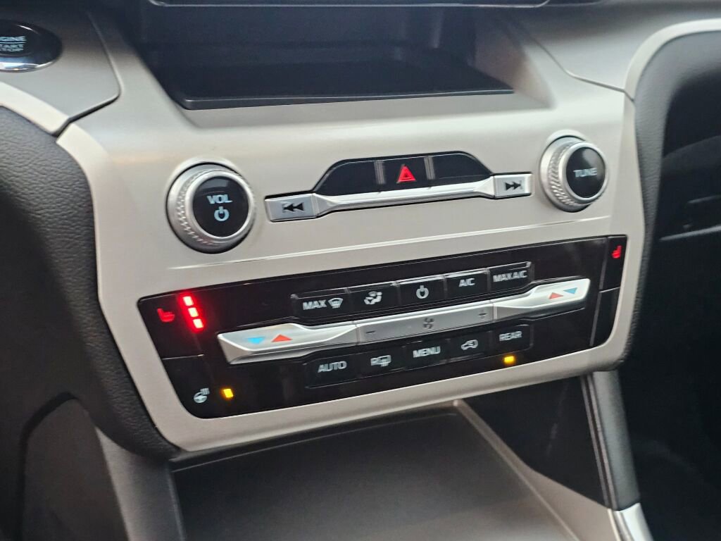 Certified 2022 Ford Explorer XLT w/ Equipment Group 202A image 28