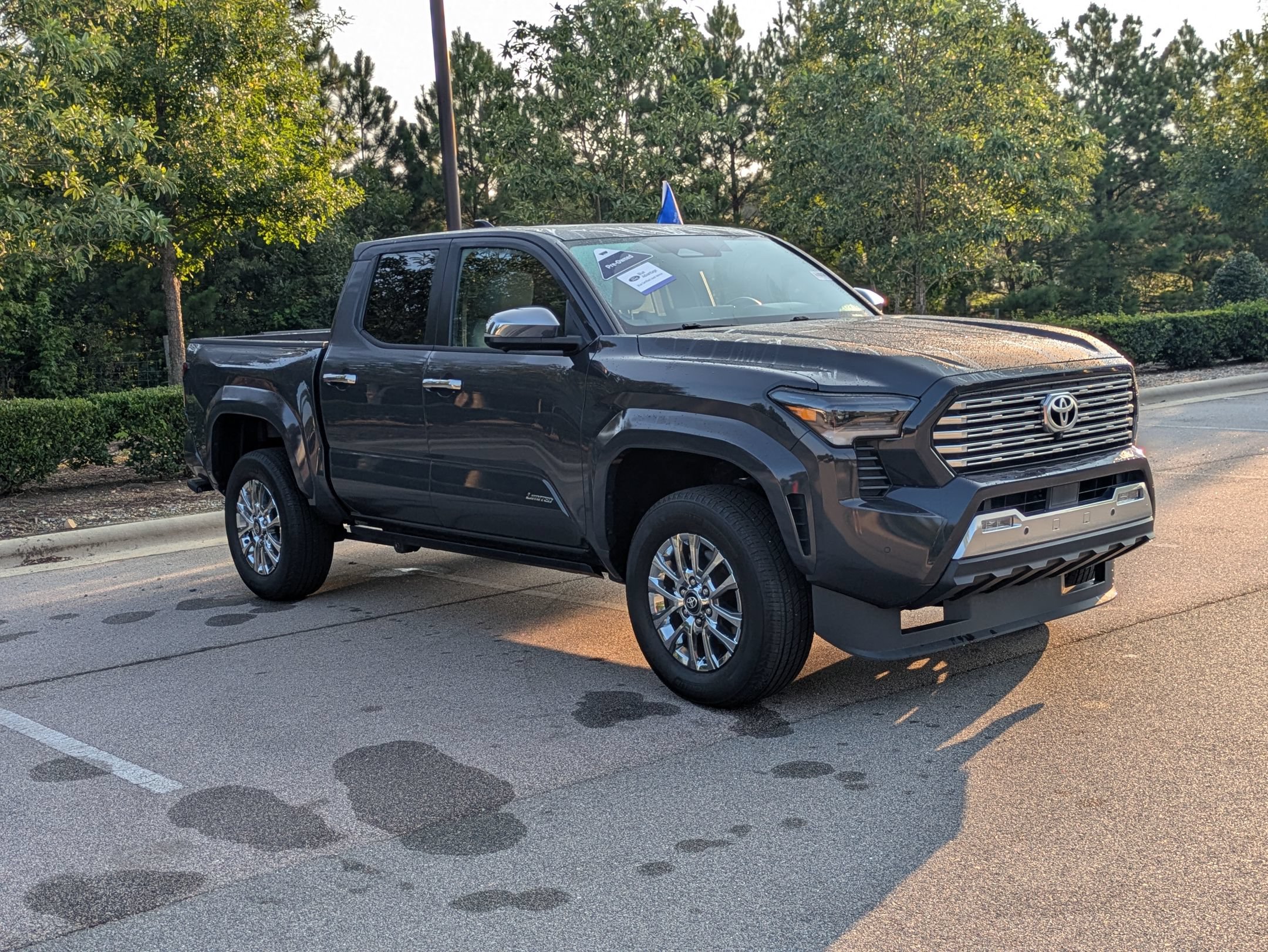 Used 2024 Toyota Tacoma Limited w/ Limited Package (LT) AWD/4WD image 2