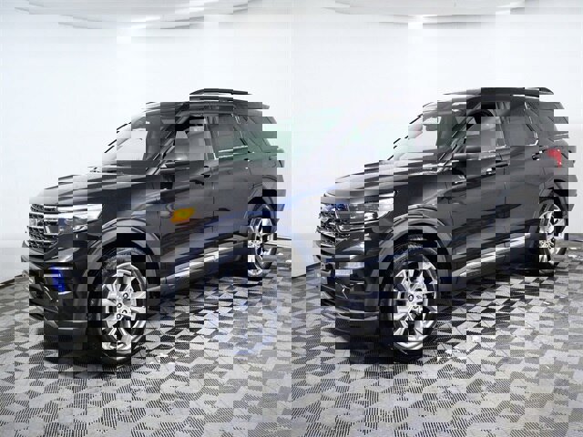 Certified 2023 Ford Explorer XLT w/ Equipment Group 202A image 5