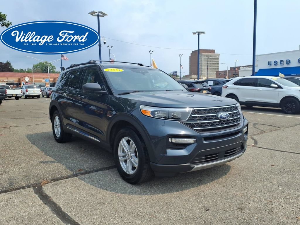 Certified 2023 Ford Explorer XLT w/ Equipment Group 202A AWD/4WD image 4