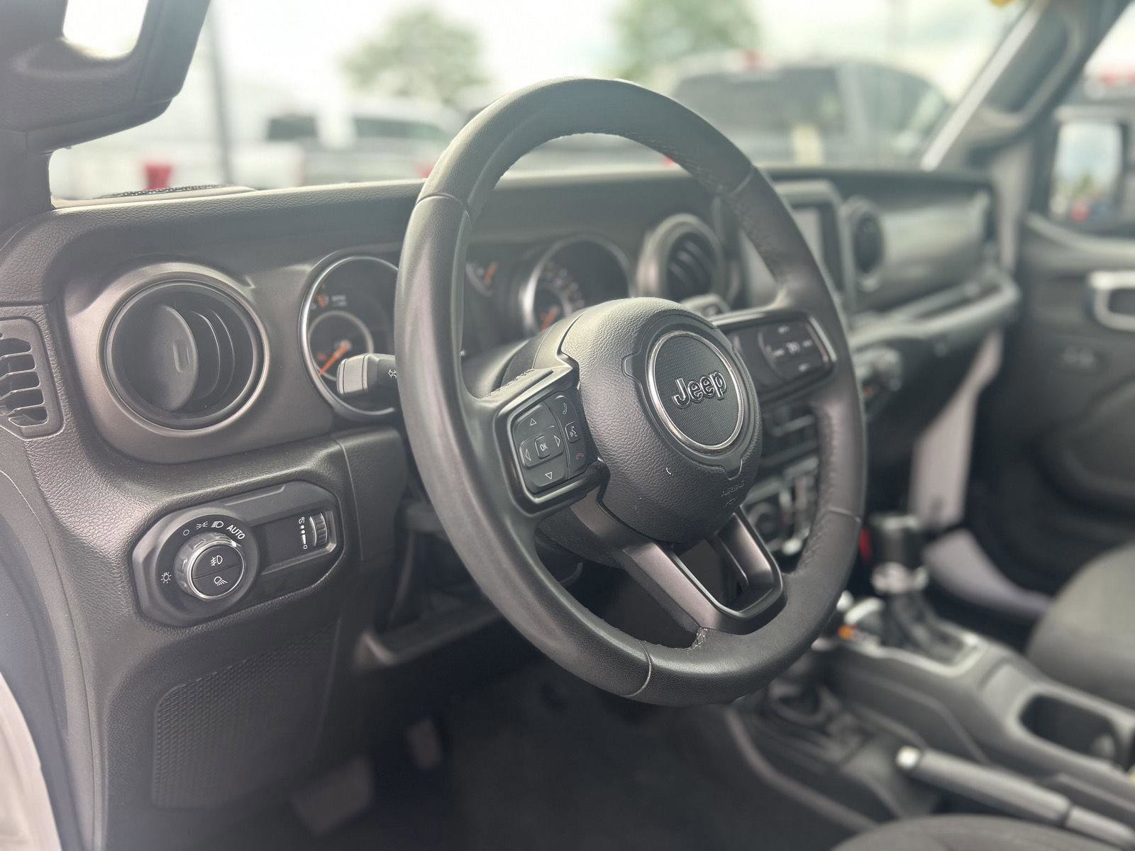 Used 2023 Jeep Gladiator Sport image 9