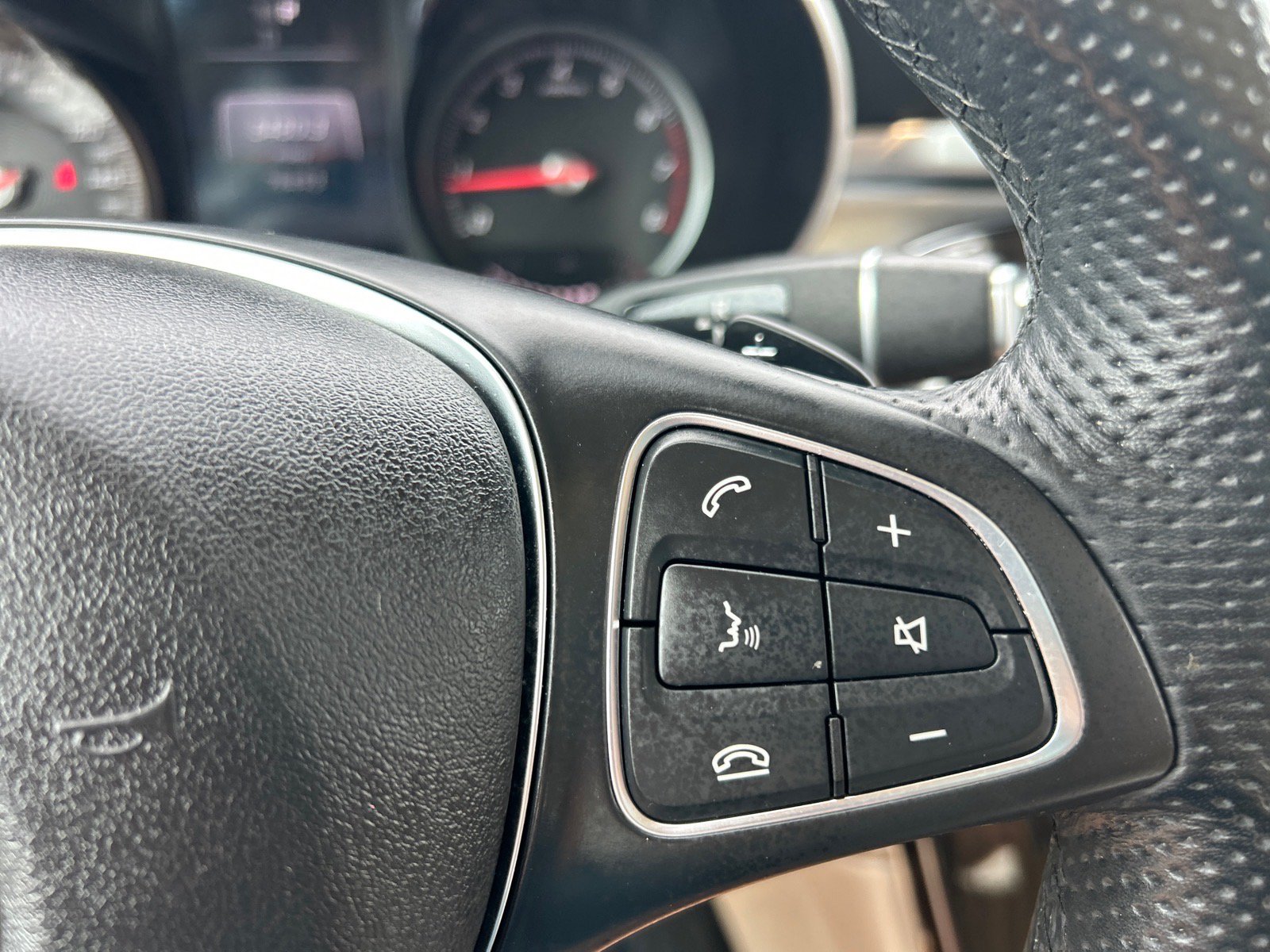 Used 2018 Mercedes-Benz GLC 300 4MATIC image 25