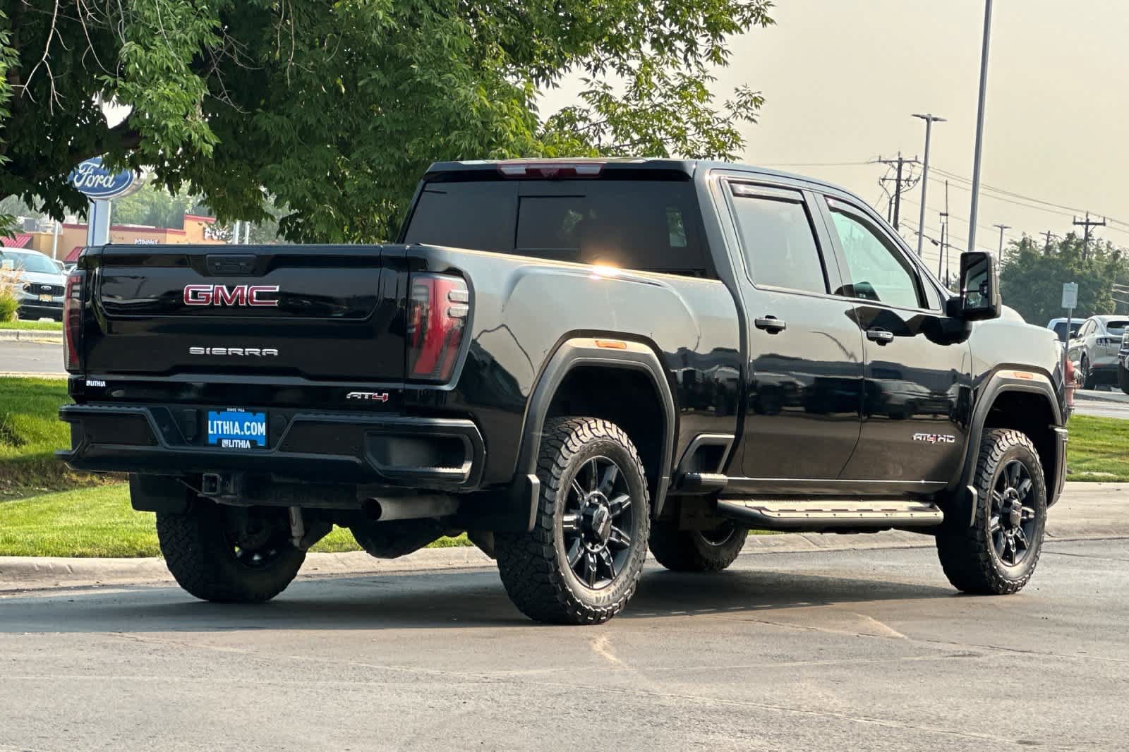 Used 2024 GMC Sierra 2500 AT4 w/ Technology Package AWD/4WD image 2