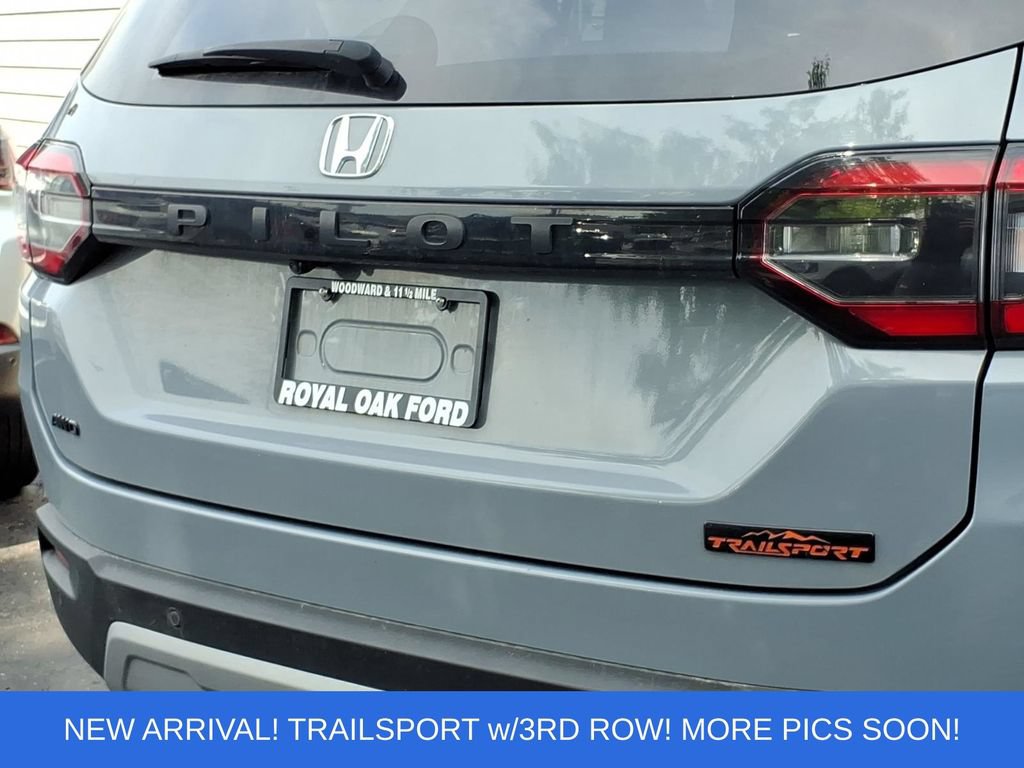 Used 2025 Honda Pilot TrailSport image 8