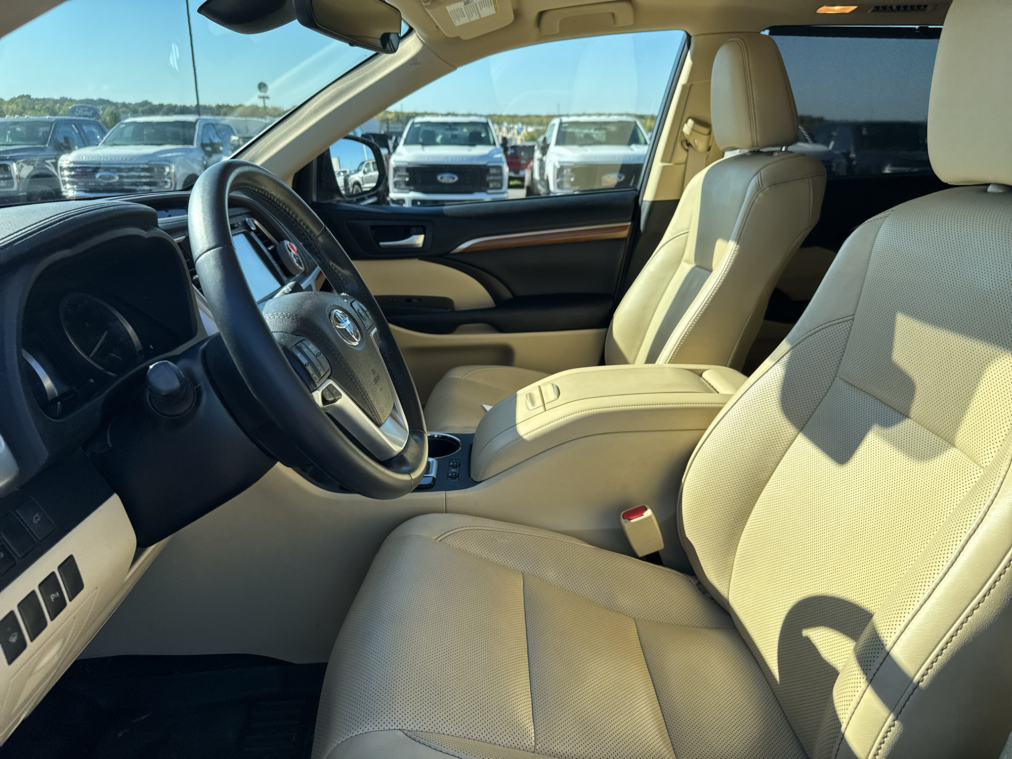 Used 2017 Toyota Highlander Limited FWD image 6