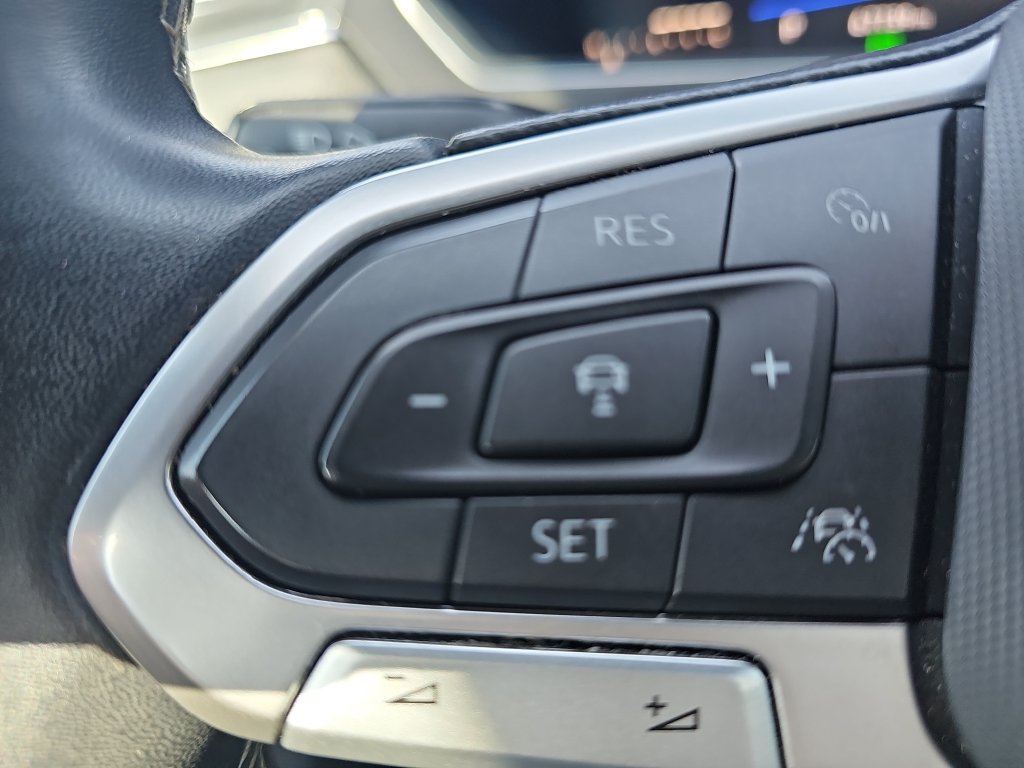 Used 2023 Volkswagen Tiguan SE FWD image 16