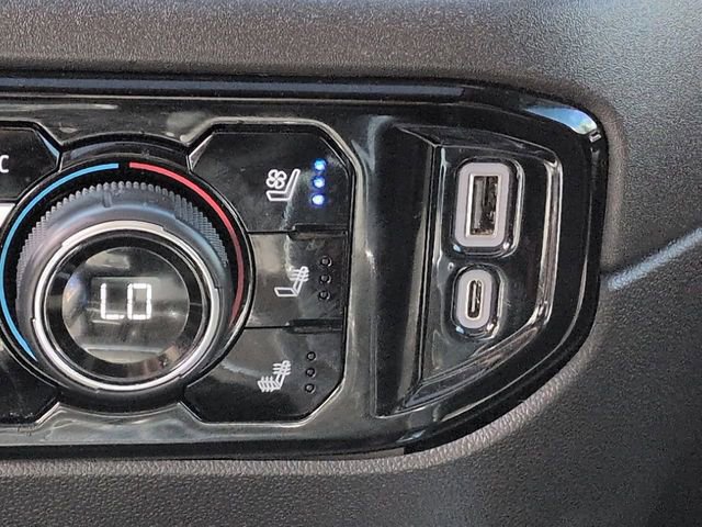 Used 2024 Chevrolet Silverado 2500 LTZ w/ LTZ Convenience Package image 30