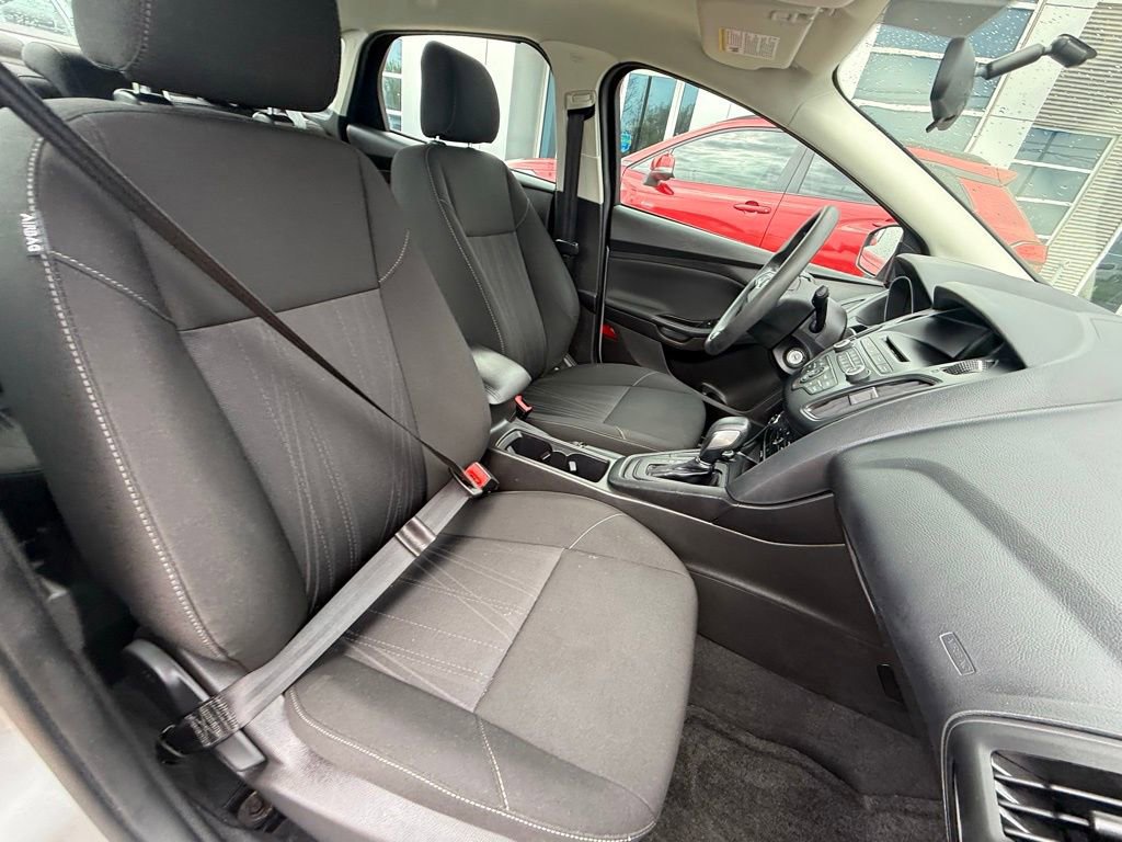 Certified 2017 Ford Focus SE FWD image 11