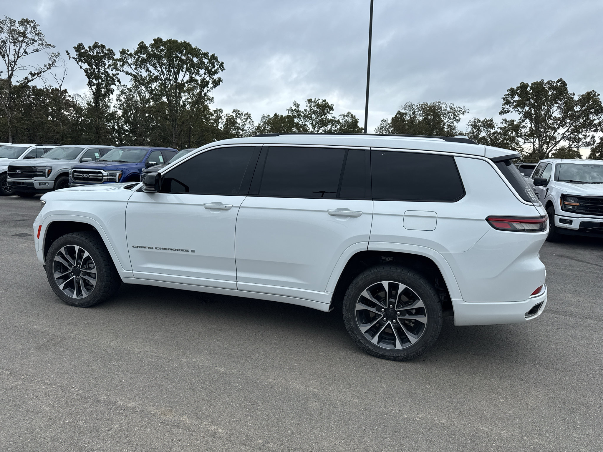 Used 2023 Jeep Grand Cherokee L Overland AWD/4WD image 8