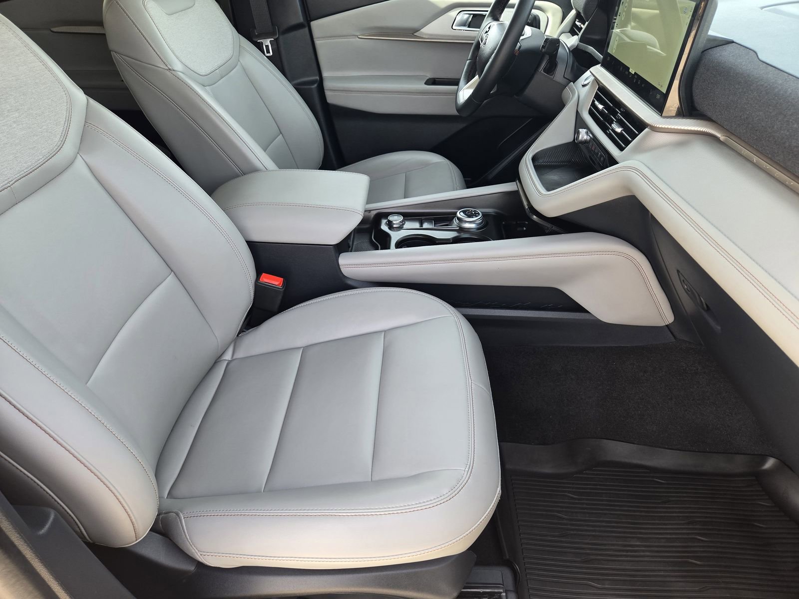 Certified 2025 Ford Explorer Active w/ Active Comfort Package image 14