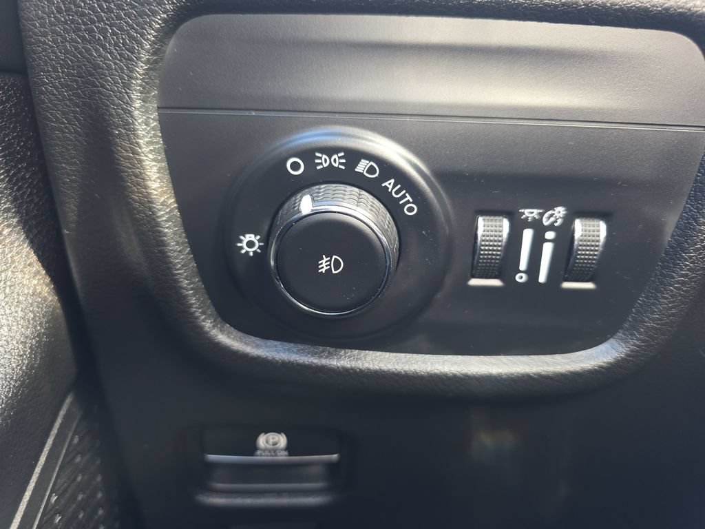 Used 2023 Jeep Grand Cherokee Limited AWD/4WD image 42