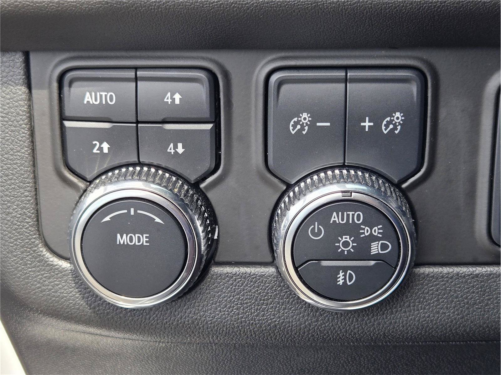 Used 2024 GMC Yukon AT4 w/ Technology Package AWD/4WD image 20