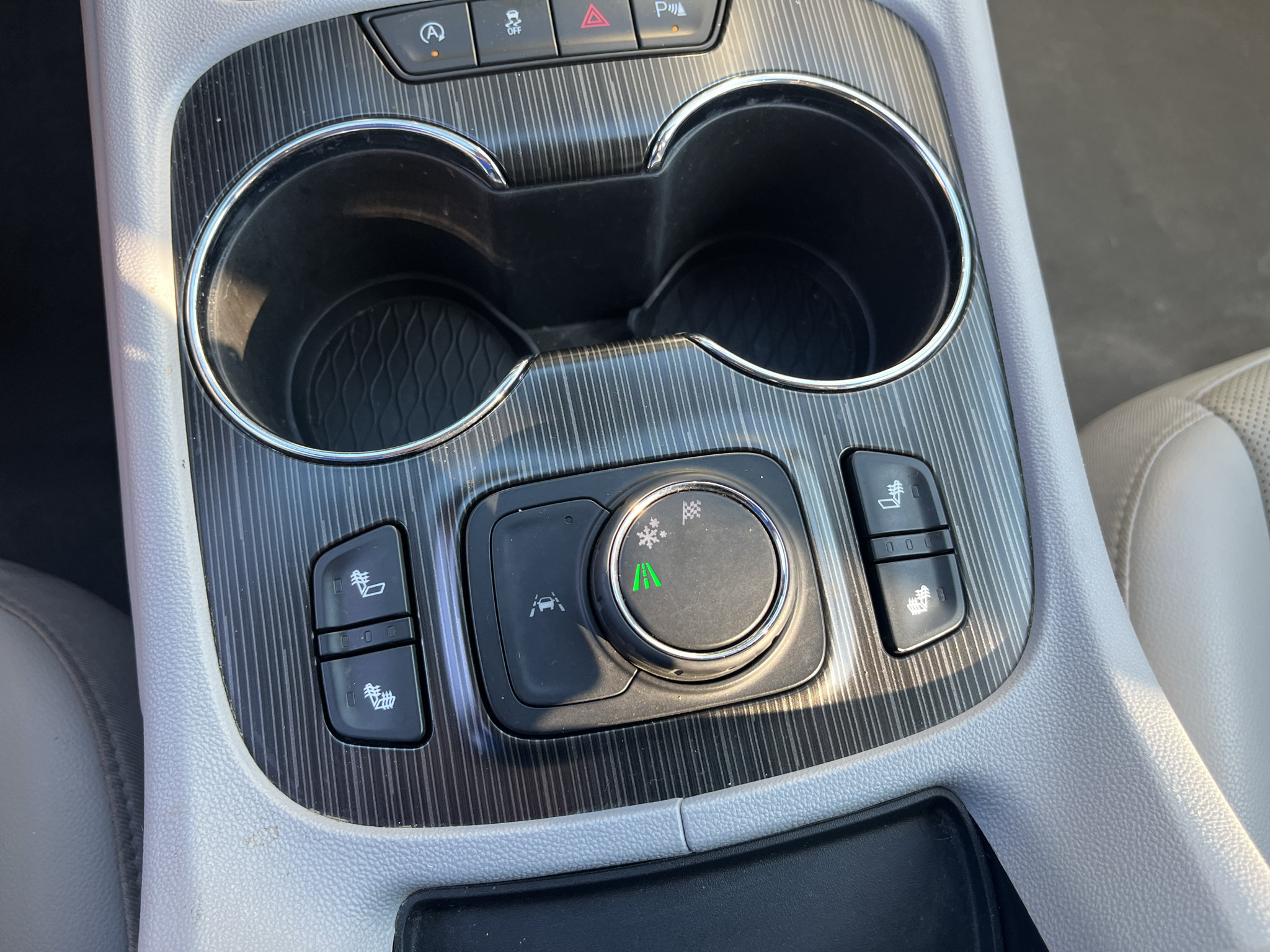 Used 2021 GMC Acadia SLT w/ LPO, Bright Accent Package FWD image 22