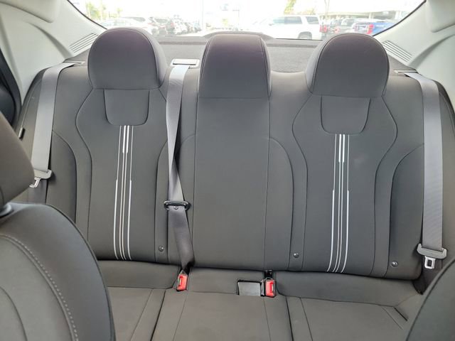Used 2025 Hyundai Elantra Hybrid FWD image 16