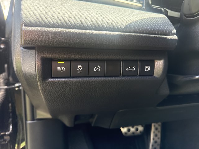 Used 2025 Toyota Camry SE FWD image 13