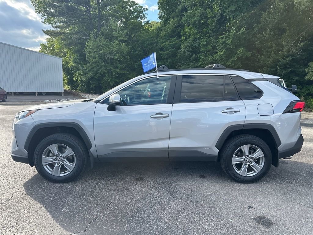 Used 2024 Toyota RAV4 XLE AWD/4WD image 6