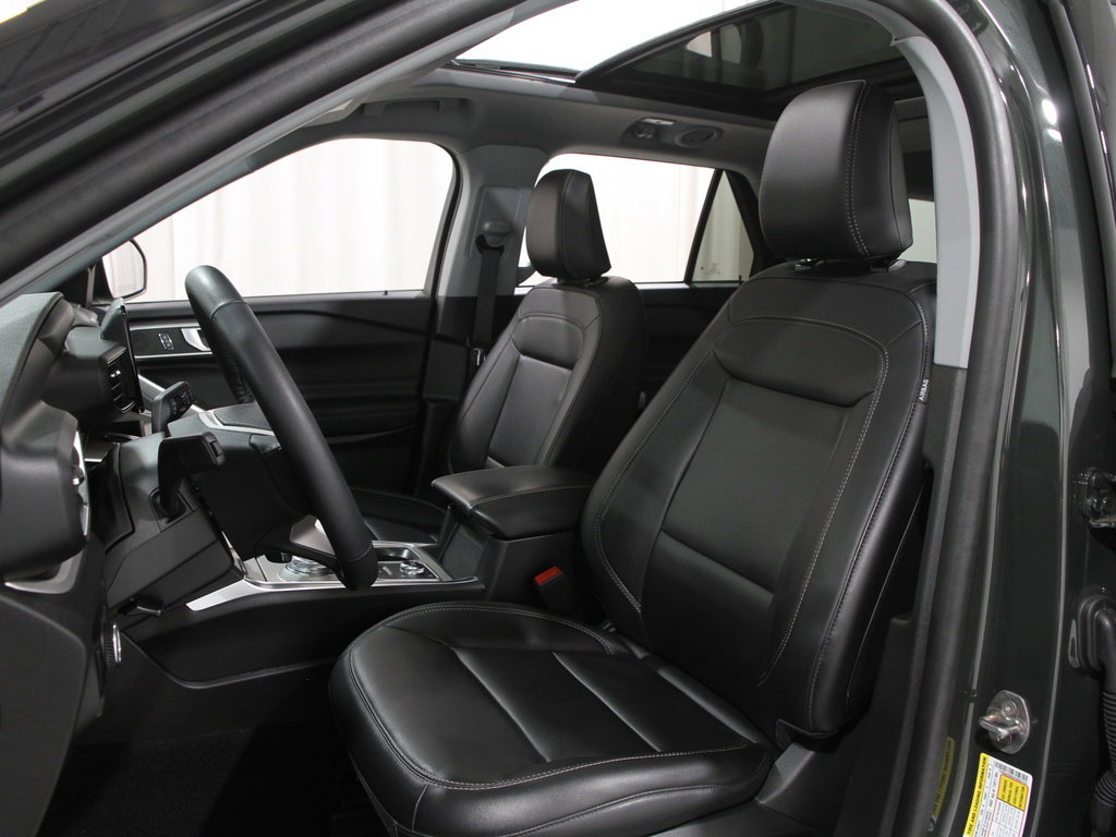 Certified 2023 Ford Explorer XLT w/ Equipment Group 202A image 6