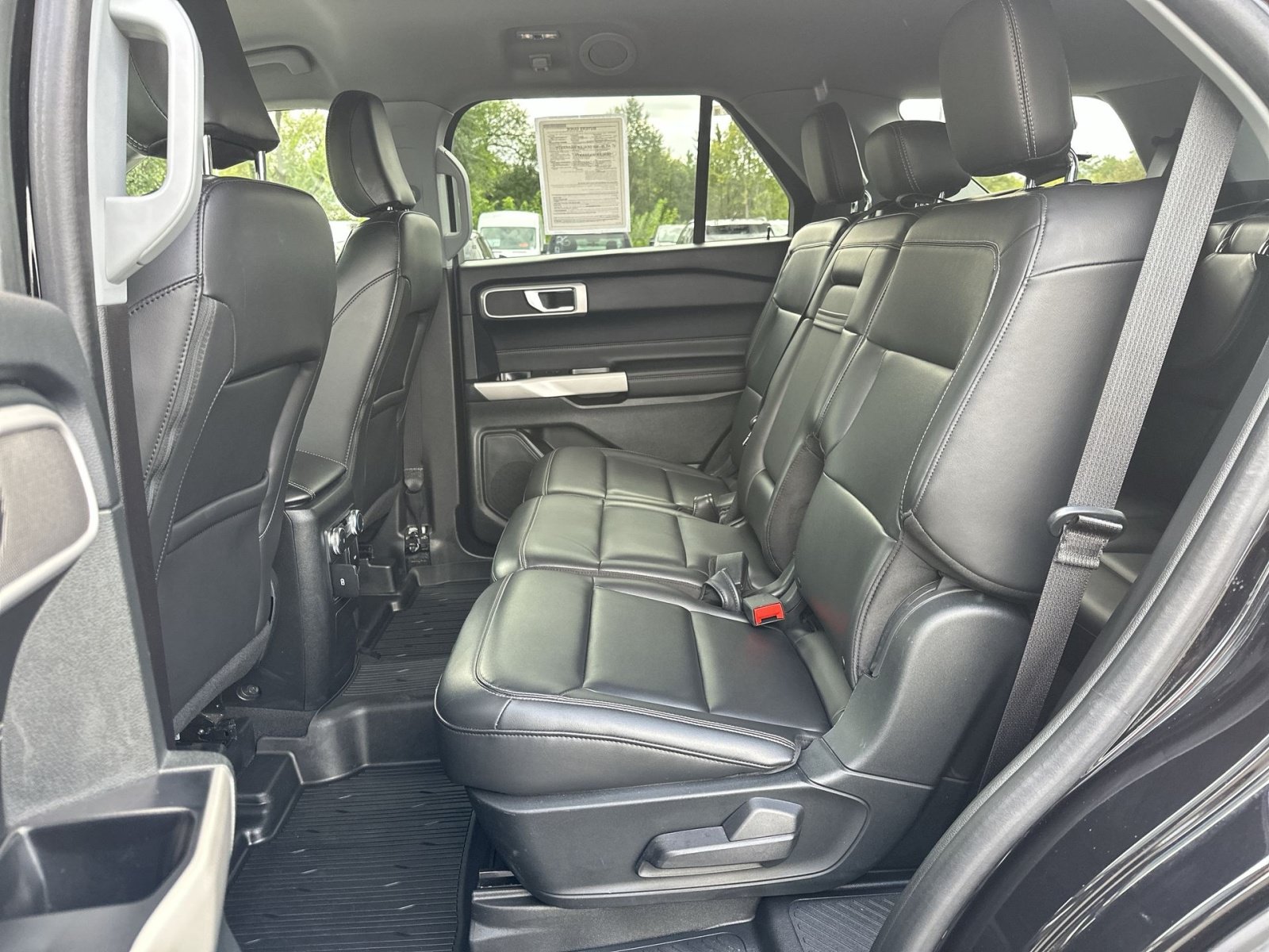 Certified 2022 Ford Explorer XLT w/ Equipment Group 202A AWD/4WD image 25
