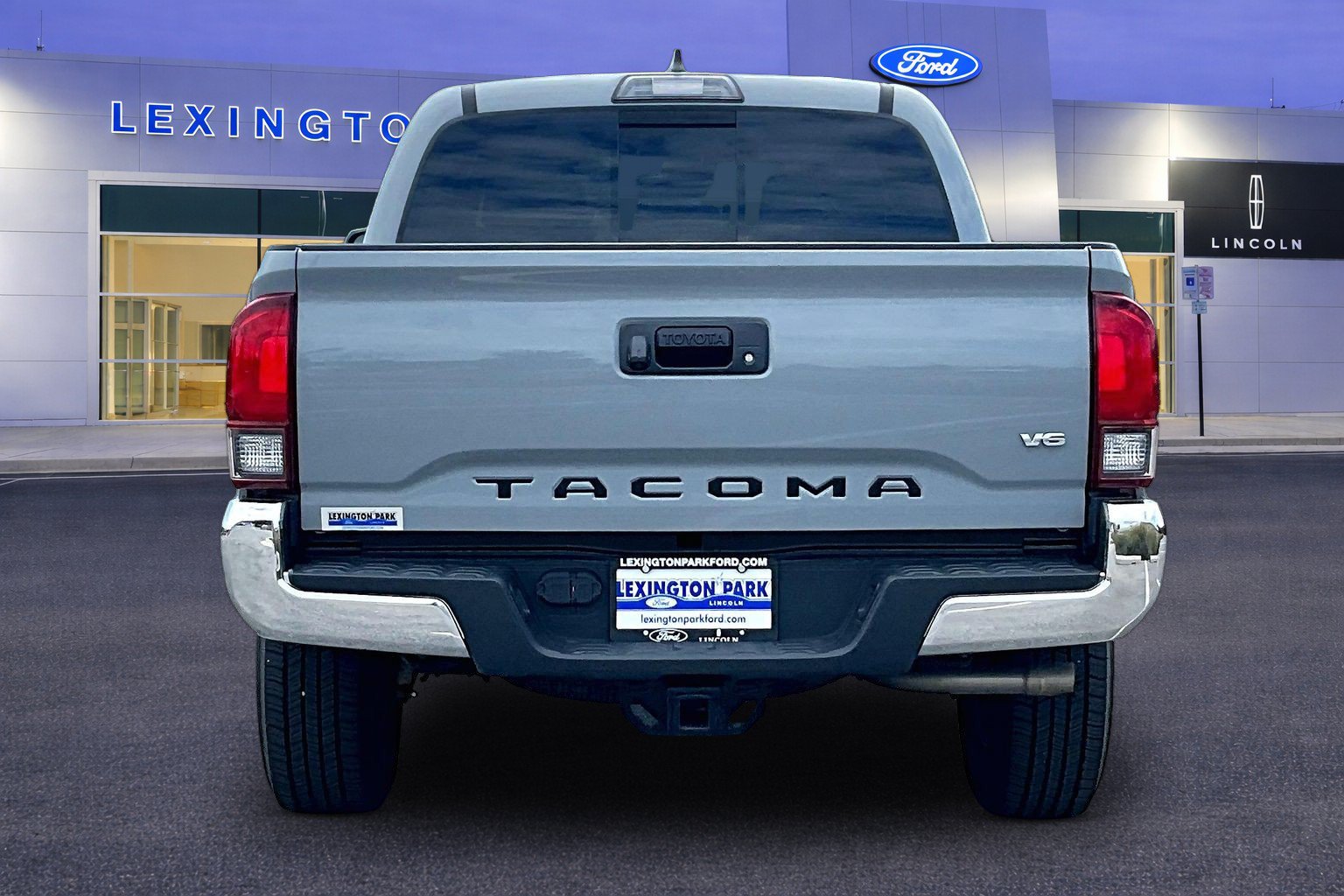Used 2019 Toyota Tacoma TRD Off-Road AWD/4WD image 6