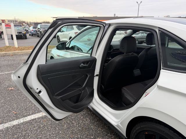 Used 2023 Volkswagen Jetta GLI Autobahn image 11