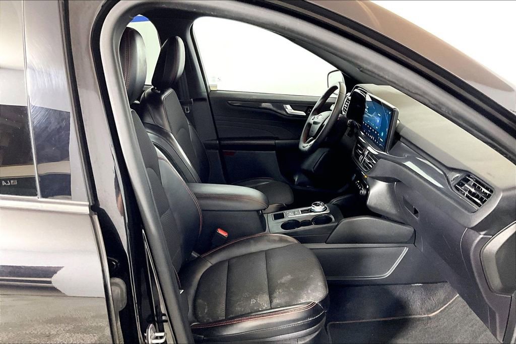 Certified 2023 Ford Escape ST-Line w/ Tech Pack #1 FWD image 6