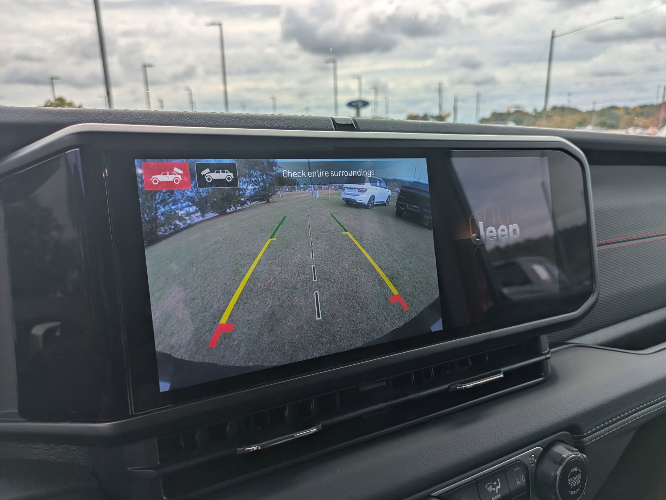 Used 2024 Jeep Wrangler Unlimited Rubicon w/ Technology Group image 24