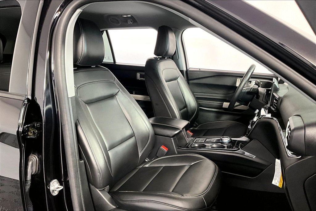 Certified 2024 Ford Explorer XLT w/ Equipment Group 202A RWD image 7