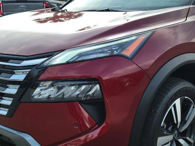 Used 2025 Nissan Rogue SL w/ SL Premium Package image 9