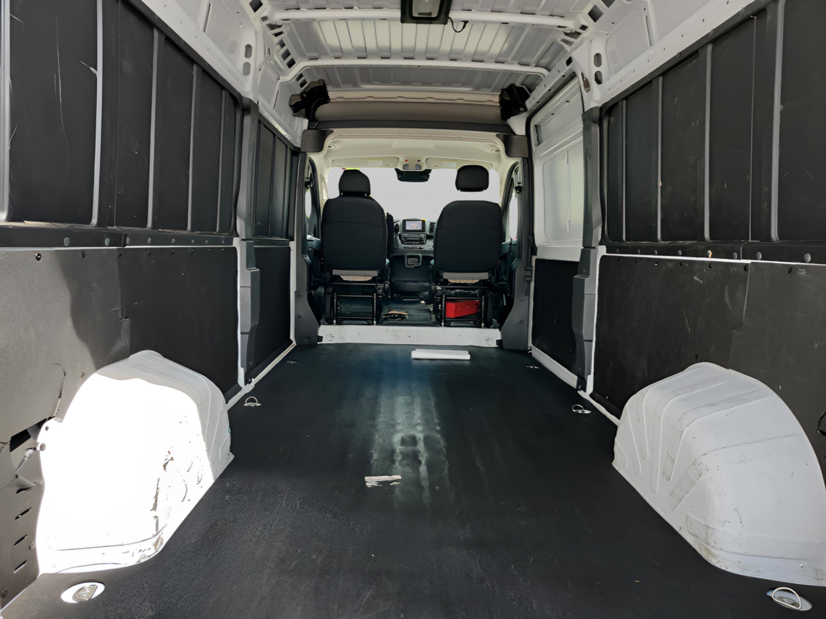 Used 2025 RAM ProMaster 2500 w/ Convenience Group FWD image 17