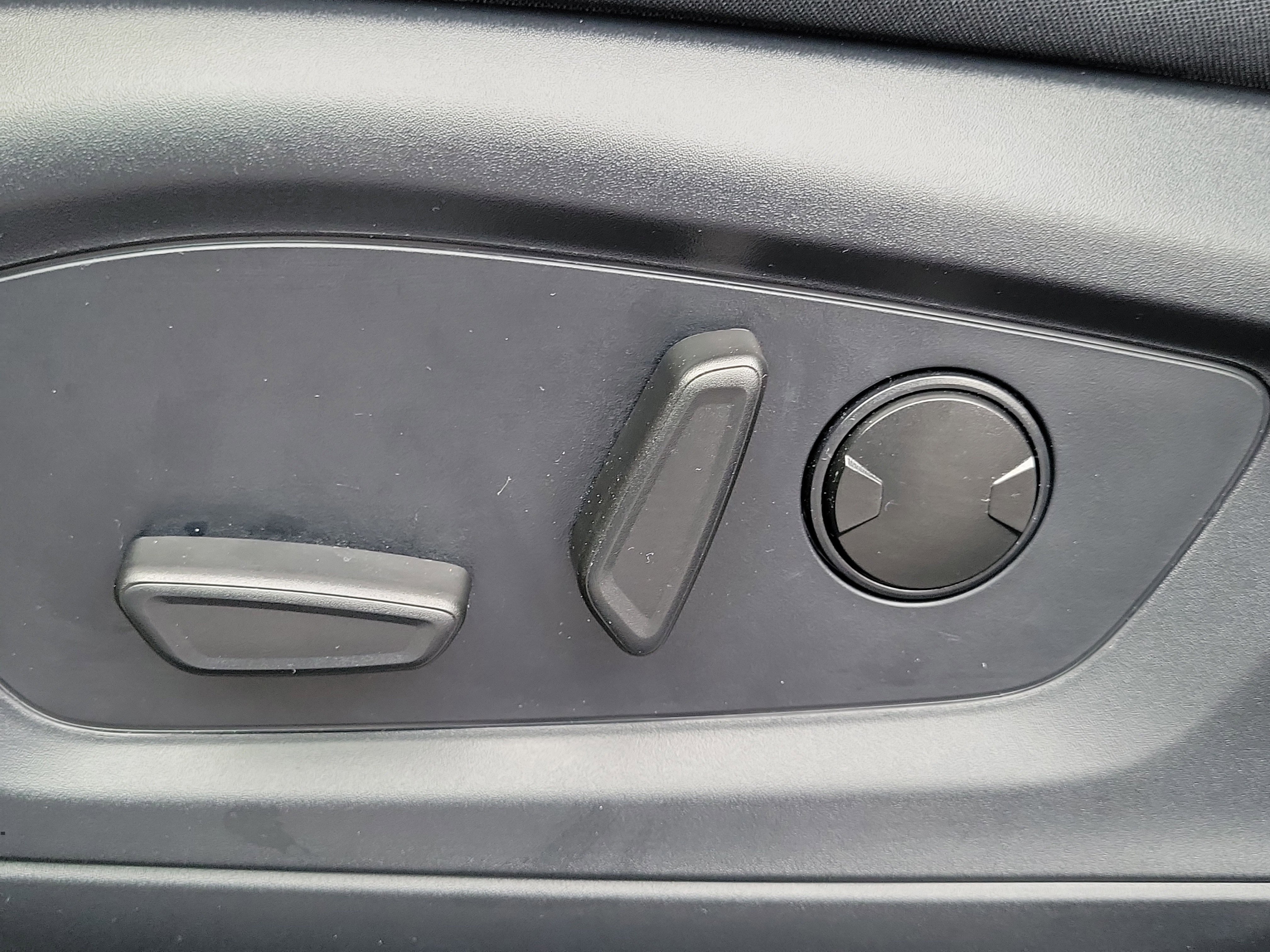 Certified 2025 Ford Explorer Active image 22