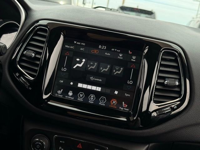 Used 2021 Jeep Compass Limited image 34