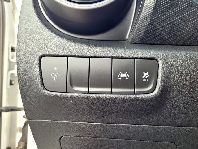 Used 2021 Hyundai Kona SE image 14