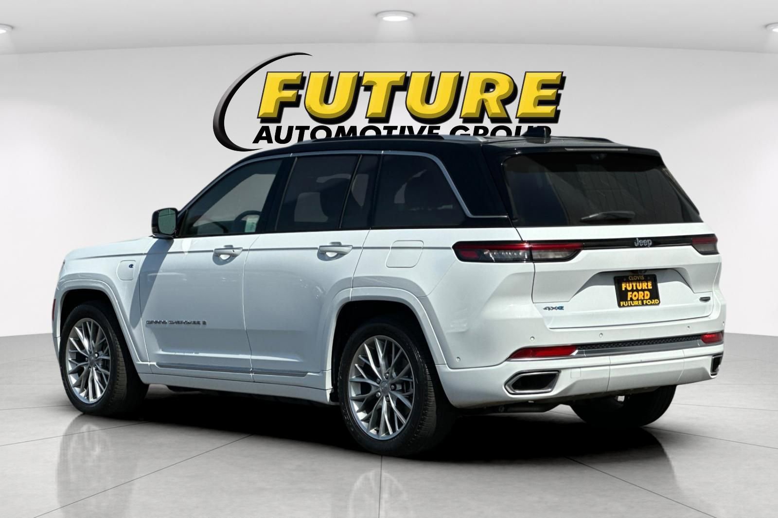 Used 2022 Jeep Grand Cherokee Summit w/ Advanced Protech Group IV AWD/4WD image 5