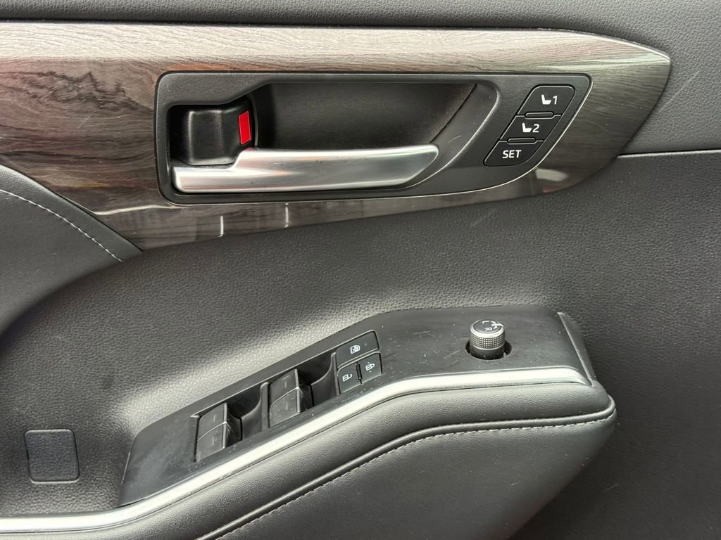 Used 2021 Toyota Highlander Limited image 27
