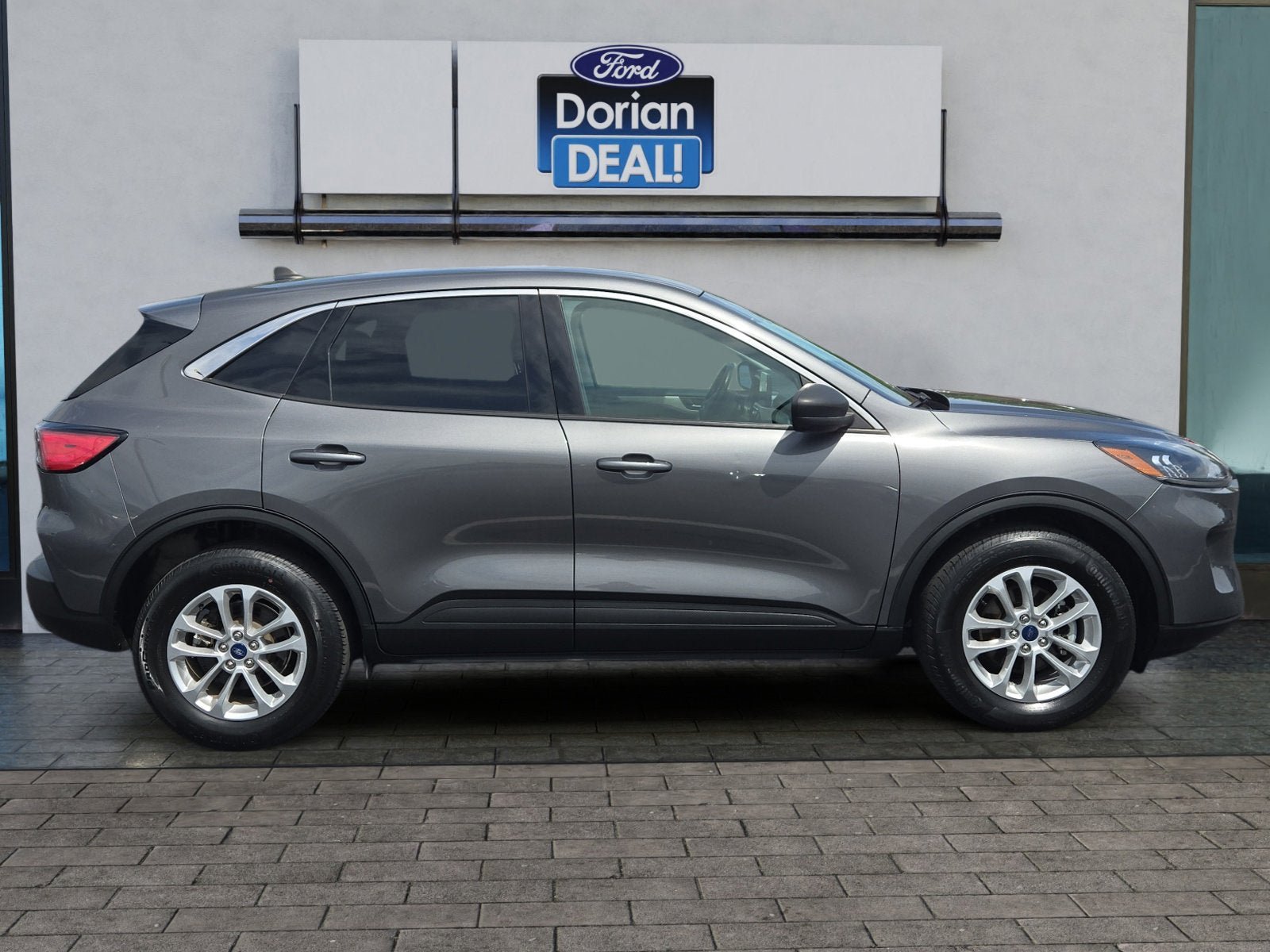 Certified 2022 Ford Escape SE w/ Cold Weather Package AWD/4WD image 2