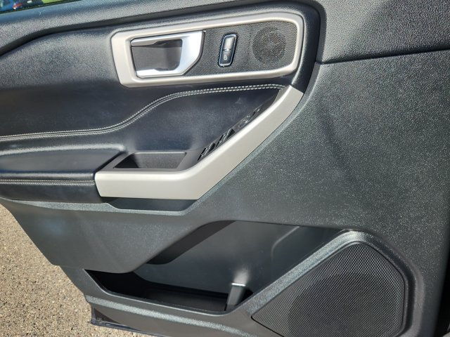 Certified 2022 Ford Explorer XLT w/ Equipment Group 202A RWD image 9