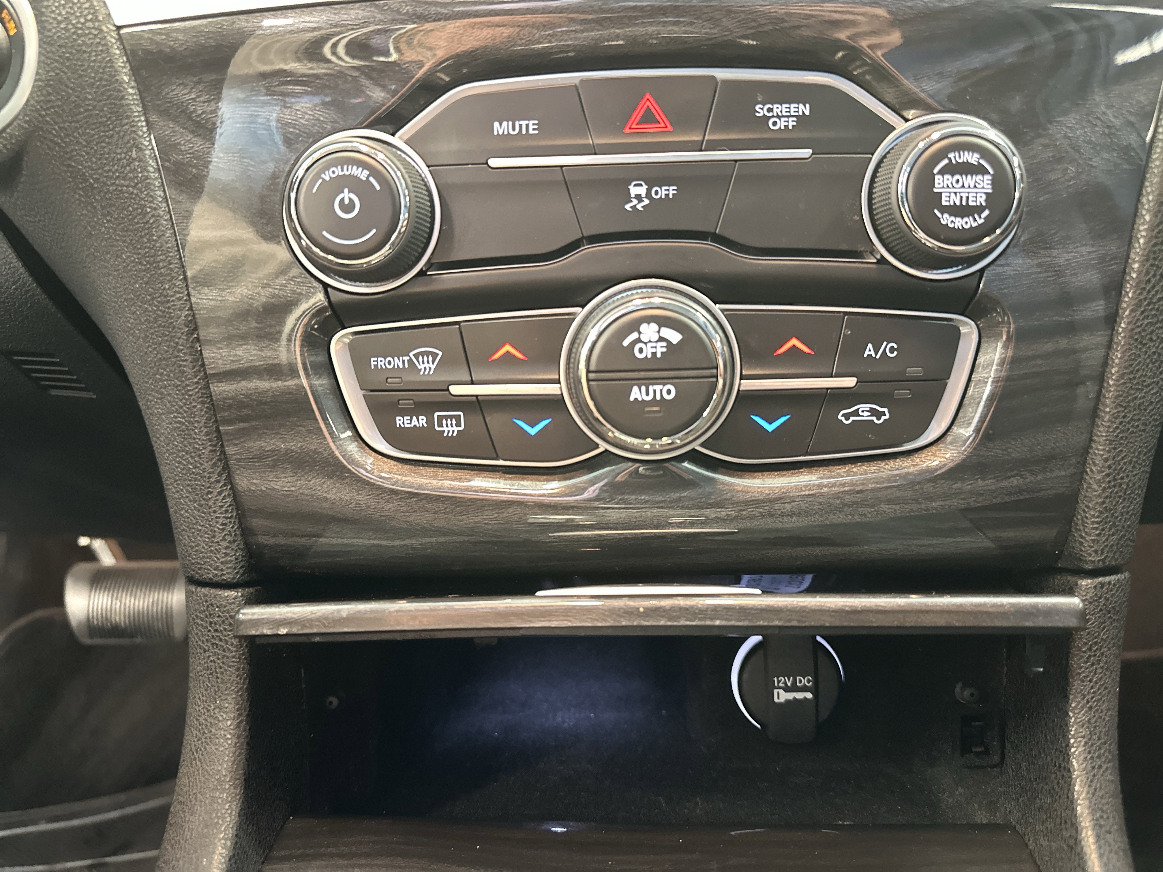 Used 2018 Chrysler 300 Touring w/ Sport Appearance Package image 29