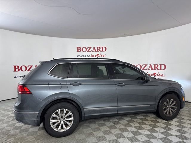 Used 2018 Volkswagen Tiguan SE w/ Panoramic Sunroof Package image 9