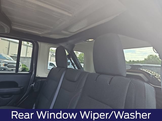 Used 2025 Jeep Wrangler Unlimited Rubicon AWD/4WD image 15