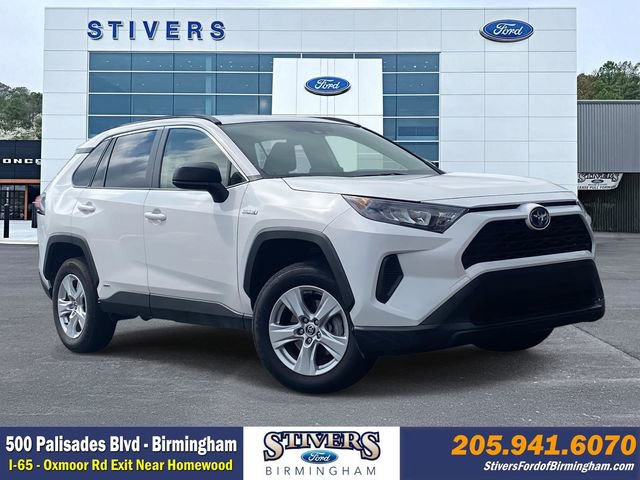Used 2020 Toyota RAV4 LE image 1