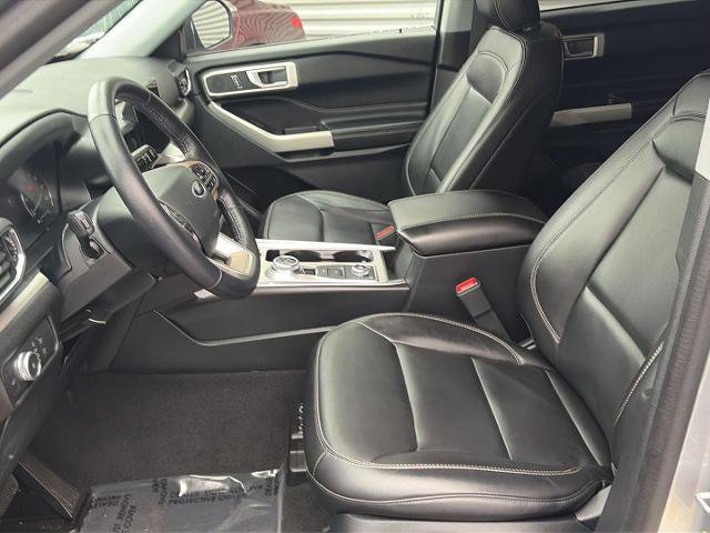 Certified 2022 Ford Explorer XLT w/ Equipment Group 202A image 10
