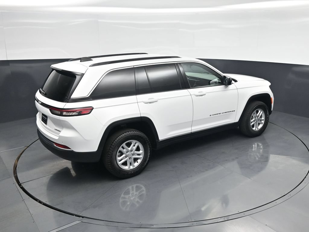 Used 2025 Jeep Grand Cherokee Laredo w/ Luxury Tech Group I AWD/4WD image 37