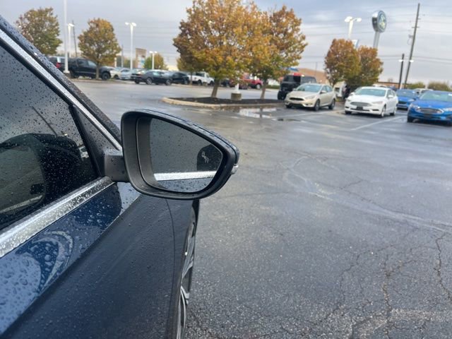 Used 2022 Volkswagen Passat 2.0T SE image 11