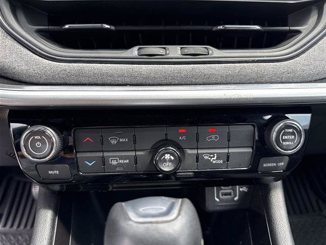Used 2024 Jeep Compass Latitude AWD/4WD image 9