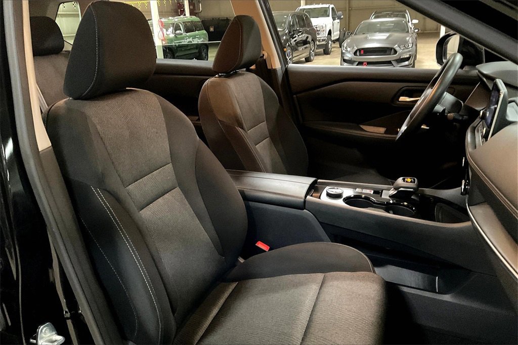 Used 2024 Nissan Rogue SV image 9