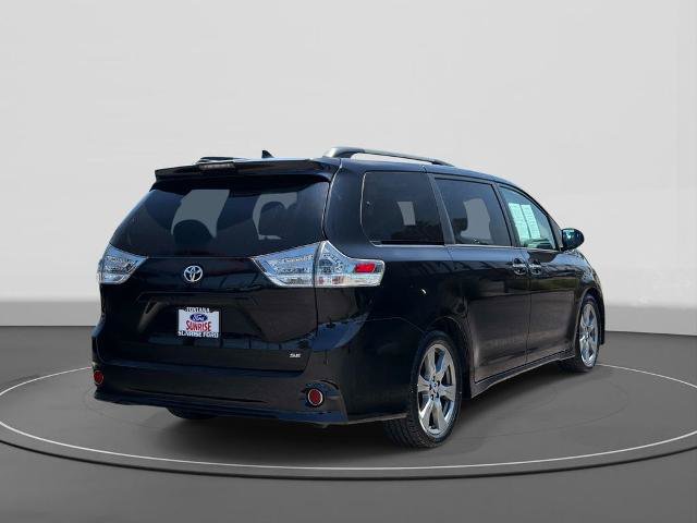 Used 2018 Toyota Sienna SE Premium w/ Carpet Mat Package FWD image 5